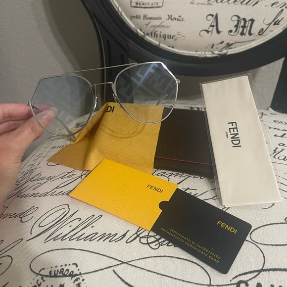 HOLD NEW FENDI FF0194/S WH1 7R LIGHT BLUE AVIATOR SILVER FANTASY LOGO LENS - Picture 4 of 14